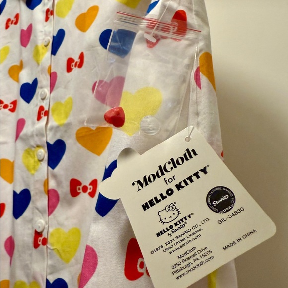 NWT ModCloth x Hello Kitty Button Down Shirt - Large - Picture 6 of 10
